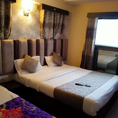 Hotel Dream Inn Ахмедабад Экстерьер фото