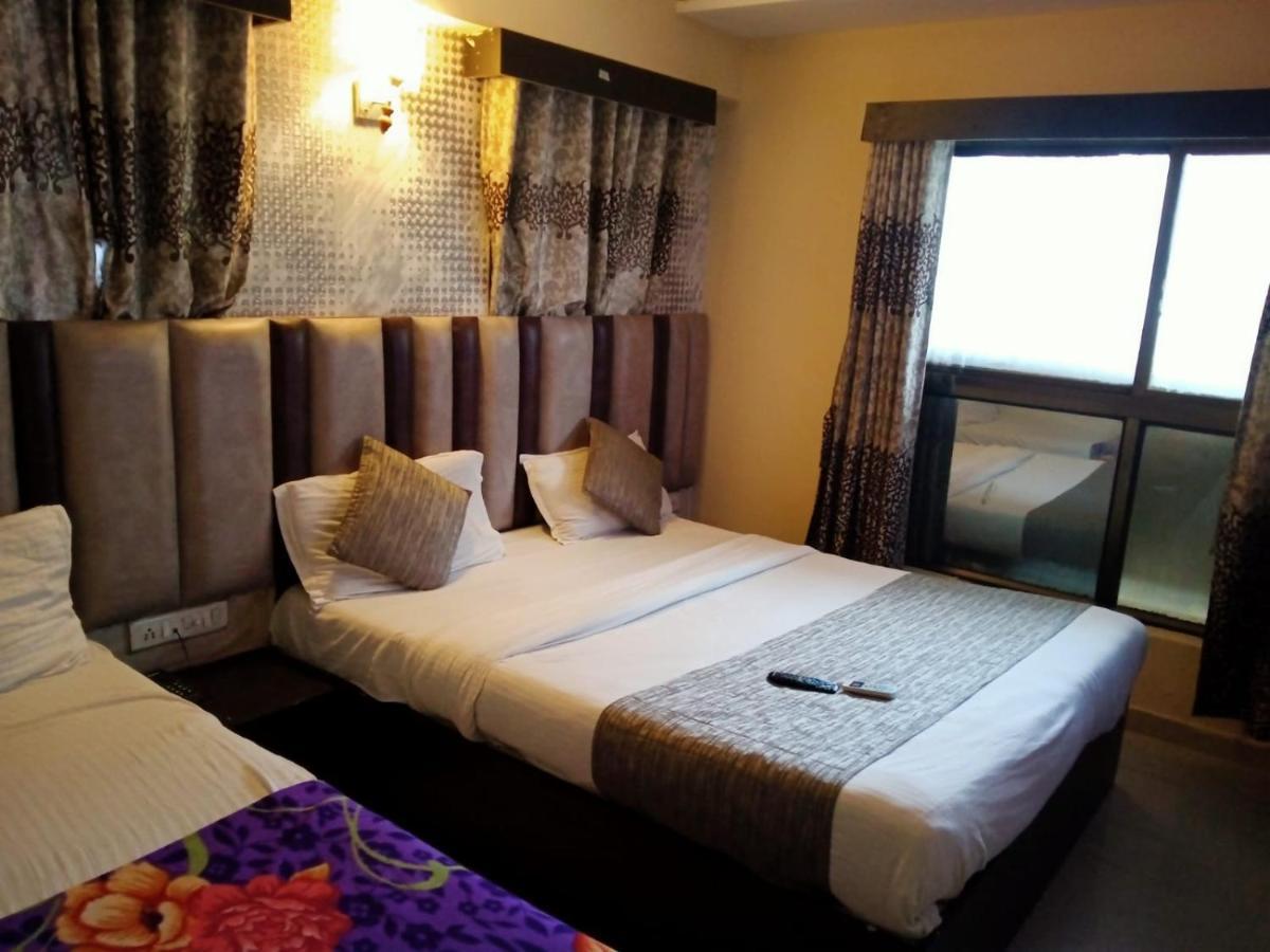 Hotel Dream Inn Ахмедабад Экстерьер фото